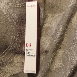 Clarins velvet lip perfector in velvet red